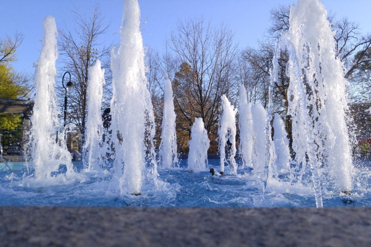 The fountain at the Naperville (Illinois) Riverwalk