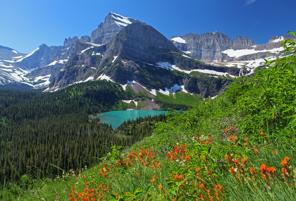 Mountain and lake view of Glacier National Park in Montana. 