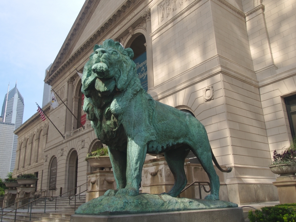 Chicago Art Institute entrance and lion sculpture