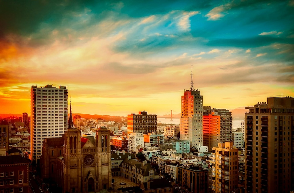 A view of San Francisco's skyline, one of the top 3 places to live when moving to California