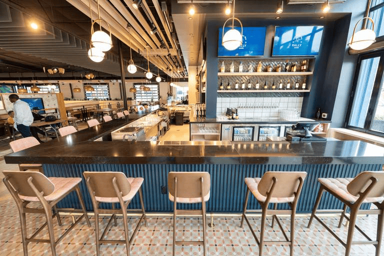 Rally's bar