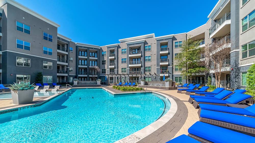 1 Bedroom Apartment, Dallas - (see pics & AVAIL)