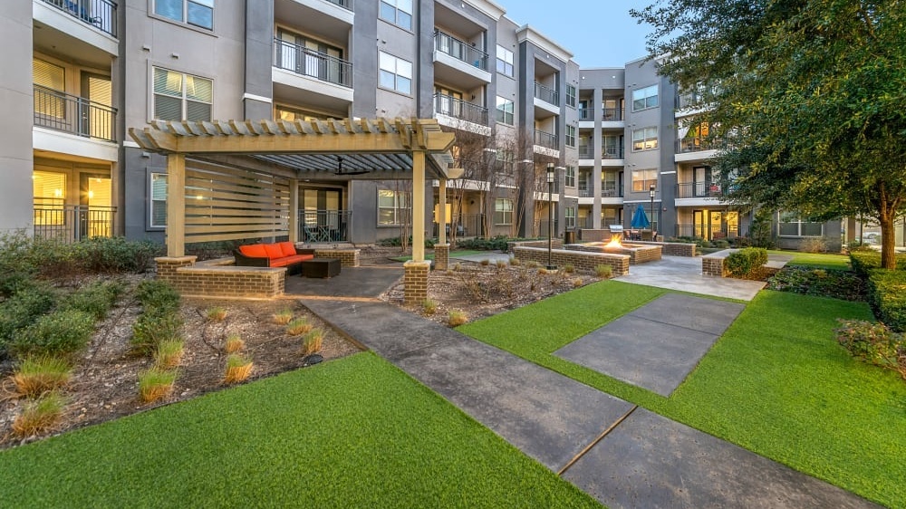 1 Bedroom Apartment, Dallas - (see pics & AVAIL)
